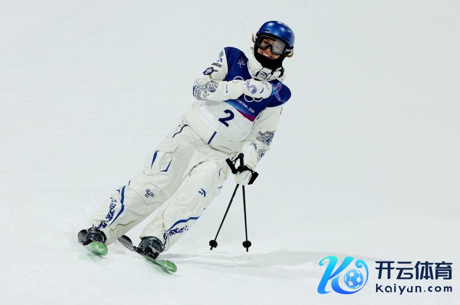 [图]目田式滑雪女子U型池 中国队四东说念主晋级决赛体育集锦