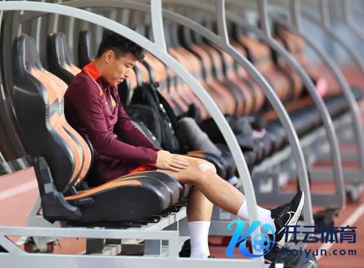 津媒：国足教授组对伤病尽东说念主事听天命 若武磊等复出将饱读励军心